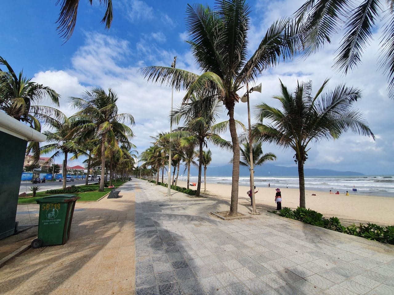 da nang beach promenade