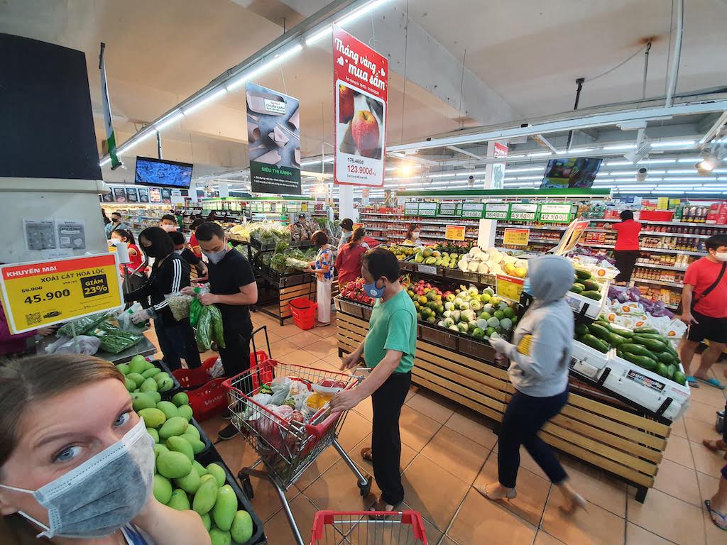 grocery shopping hanoi during pandemic