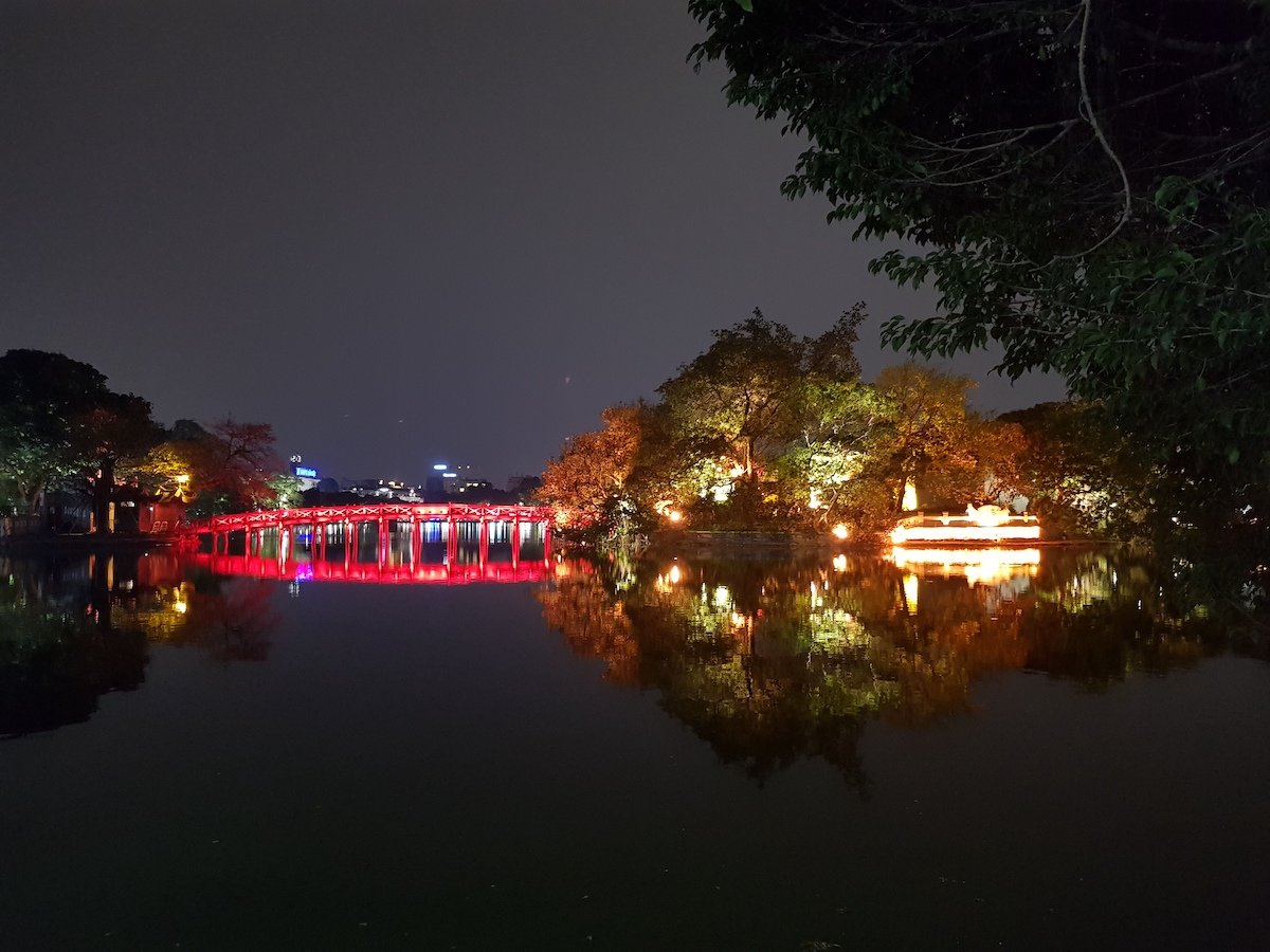 hanoi ho hoan kiem at night