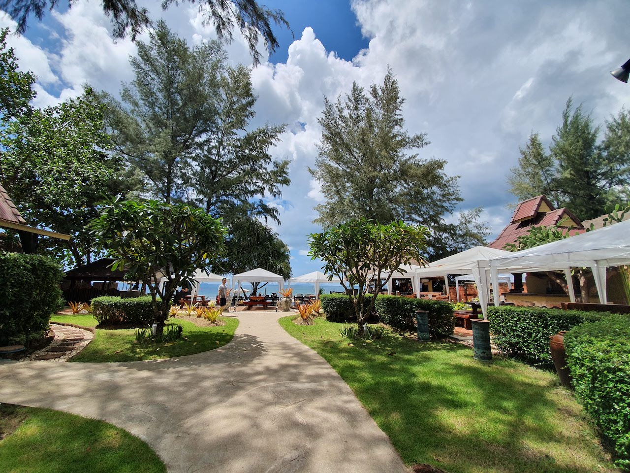 koh lanta castaway resort common area